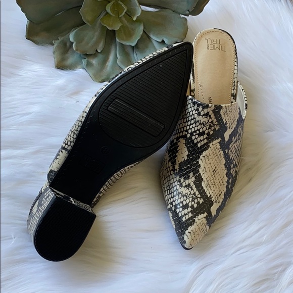 Snake skin print heeled mule slip on point toe - Picture 5 of 5
